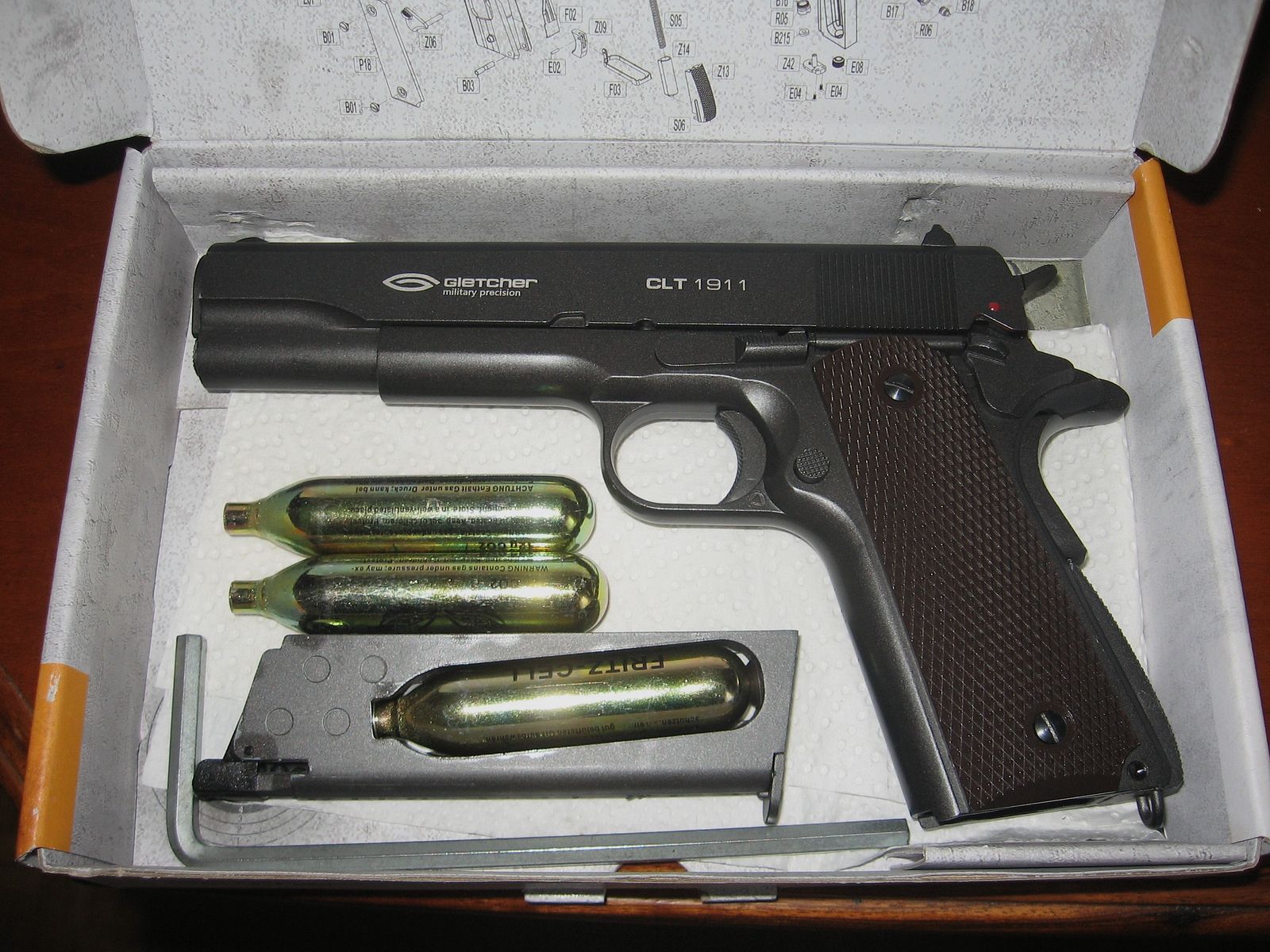 Legendäre CLT 1911 (Übungspistole, da Gewicht wie Original)