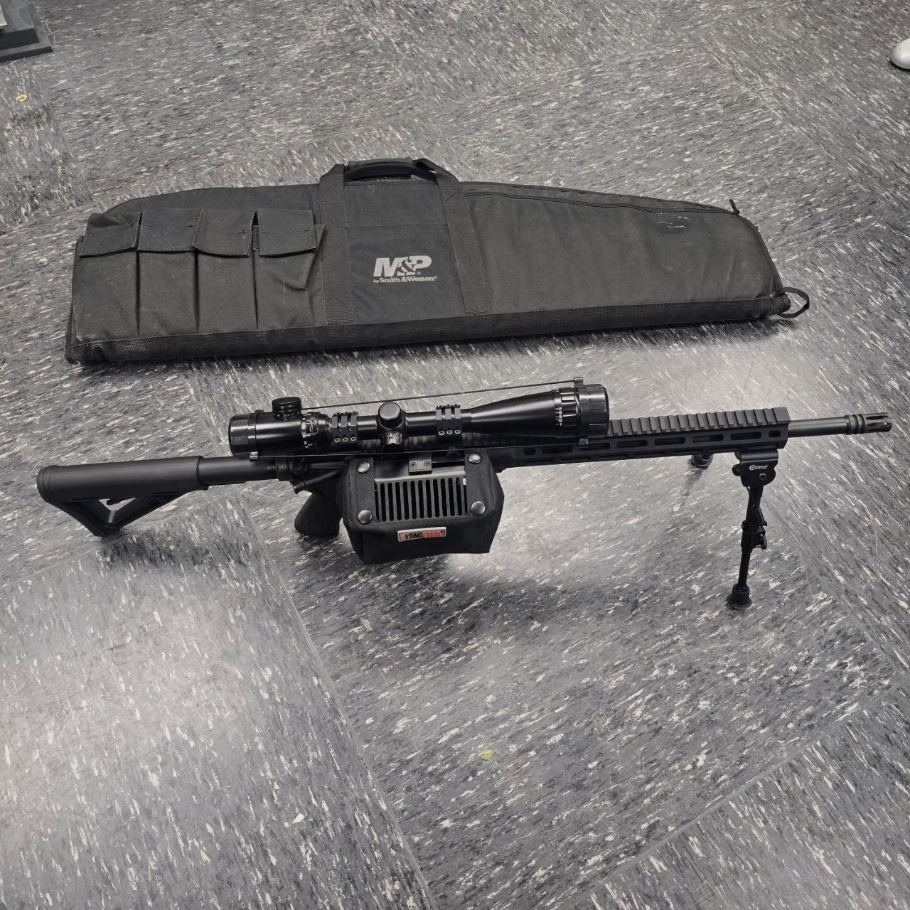 Savage MSR .223 z dwójnogą i lunetą Bushnell Banner 4-16x44