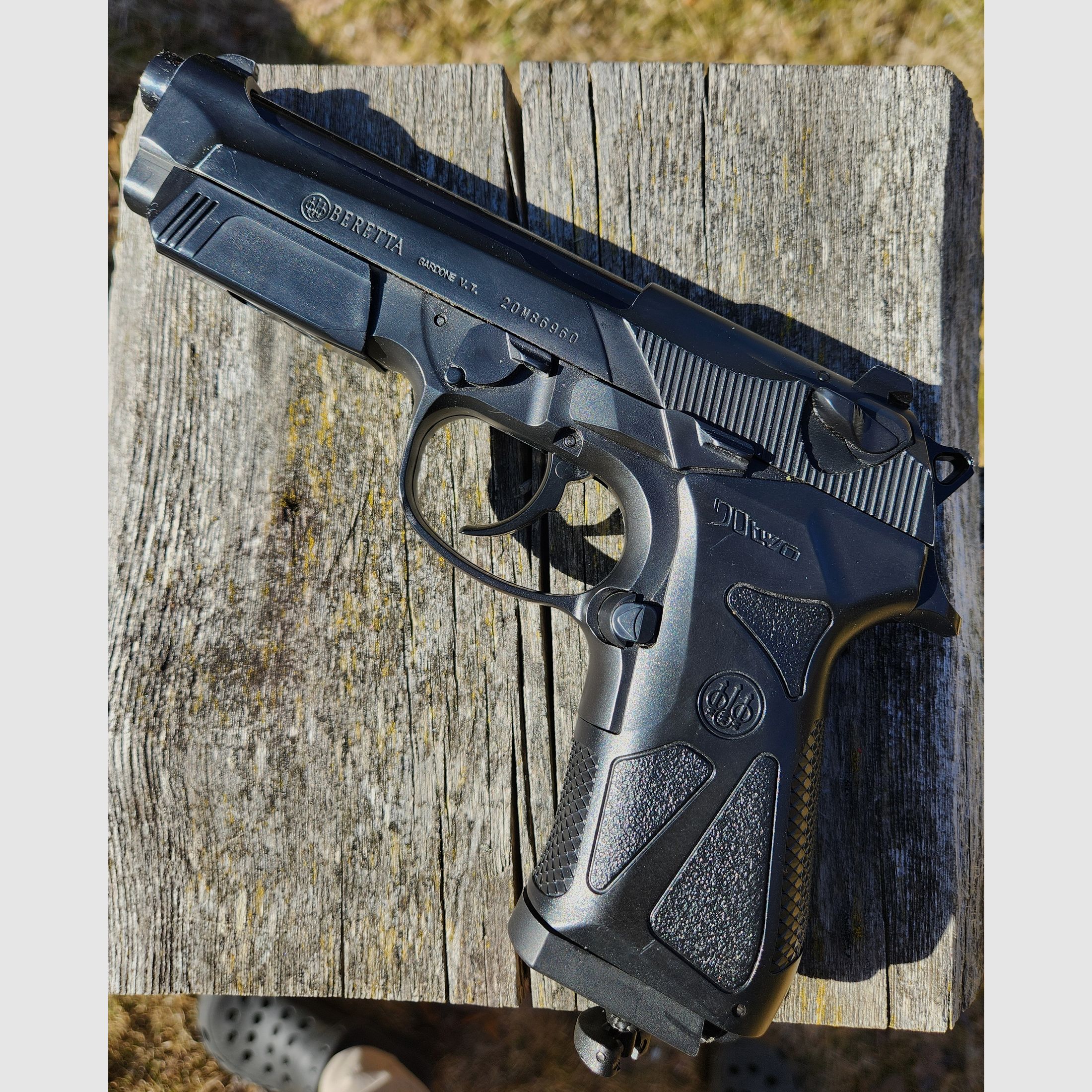 Airsoft SSR4, SSG69, Beretta M92 mit Zubehör und Plattenträger Set