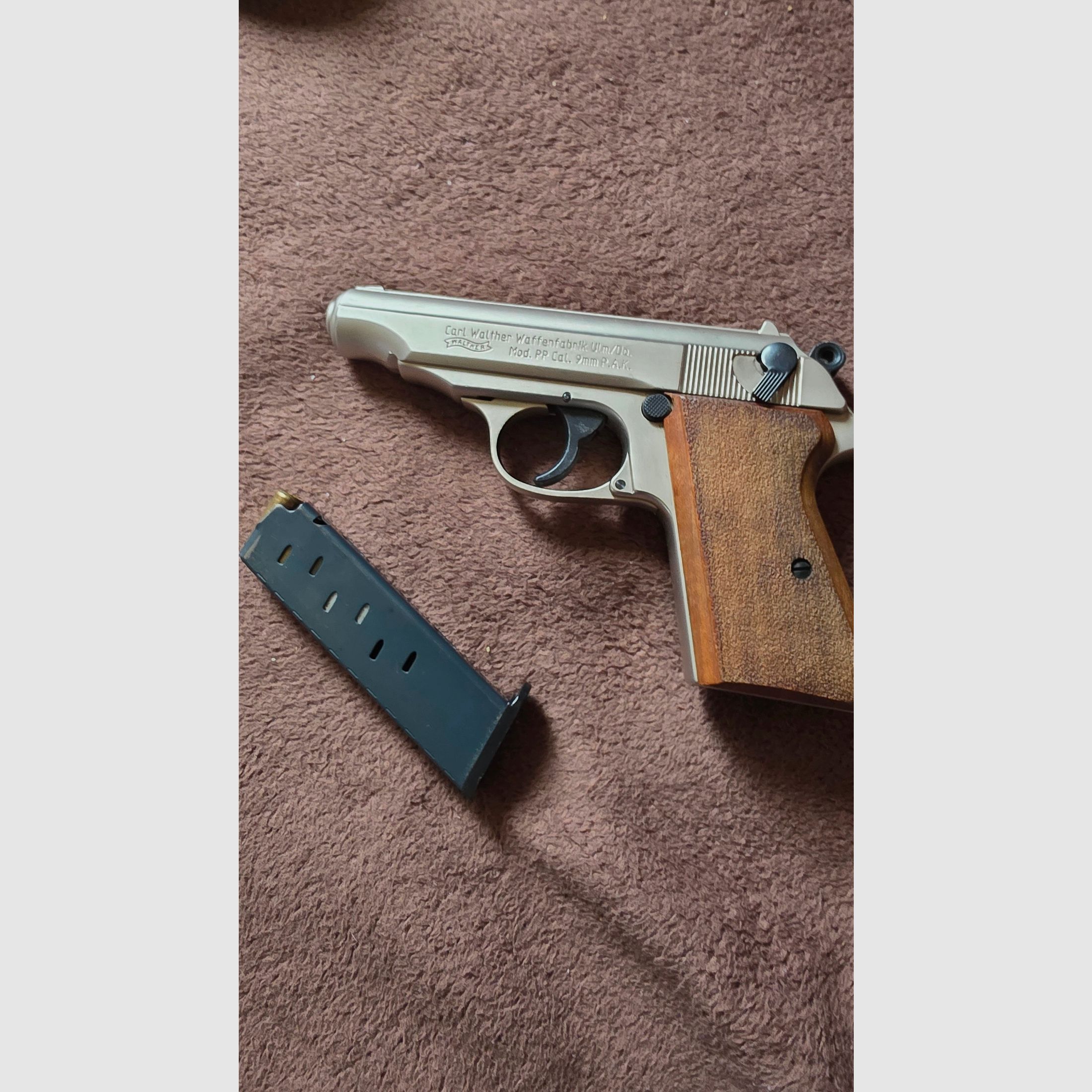 Blank pistol