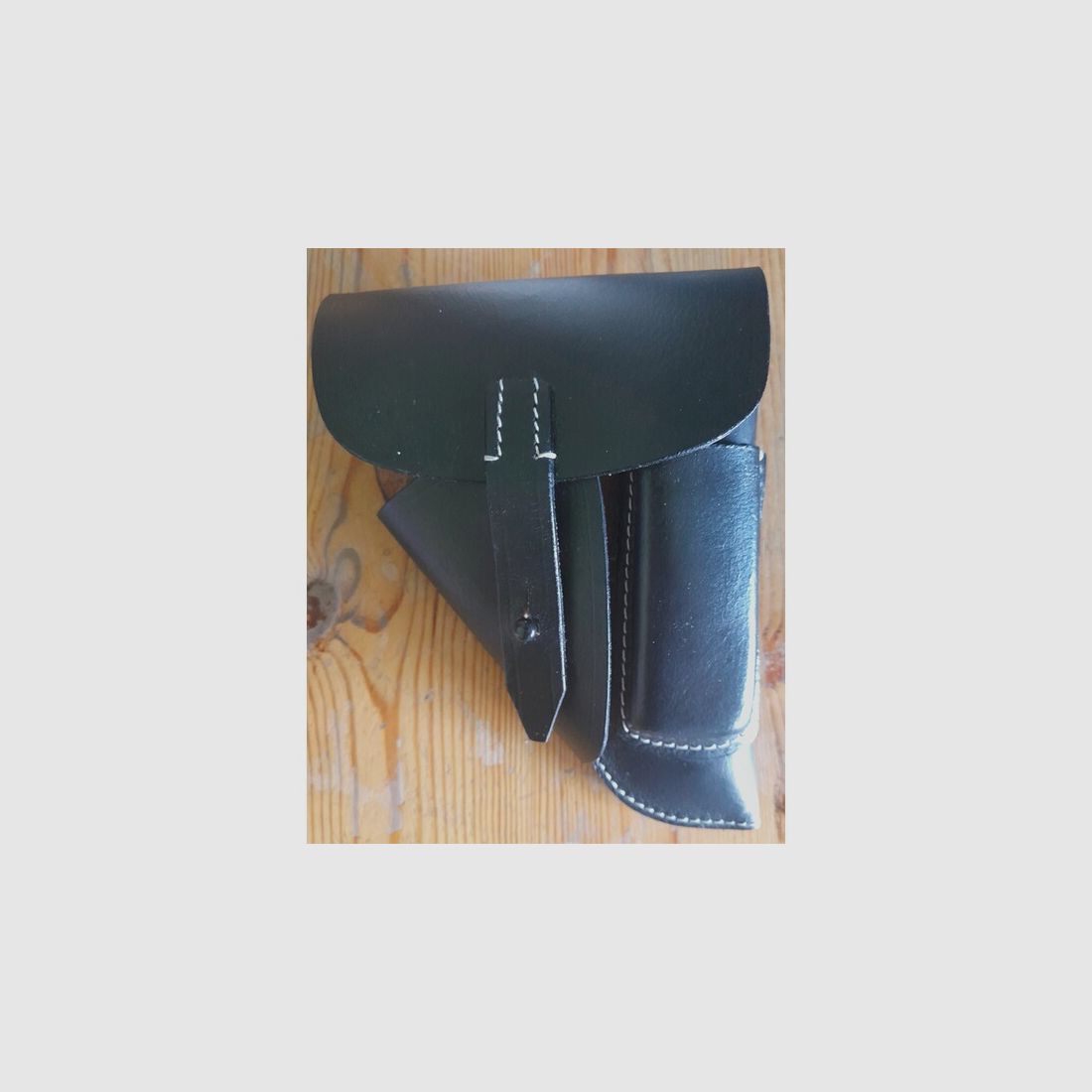 Holster für Walther PP - Schwarzes Leder (echt), weiße Nähte, mit Steckplatz Reservemagazin. NEU