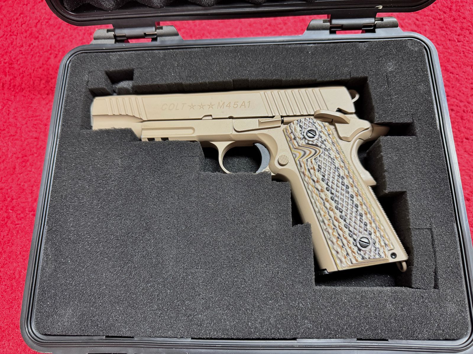 Cybergun 1911 M45A1 Tan Co² GBB 6mm like new with case and original packaging