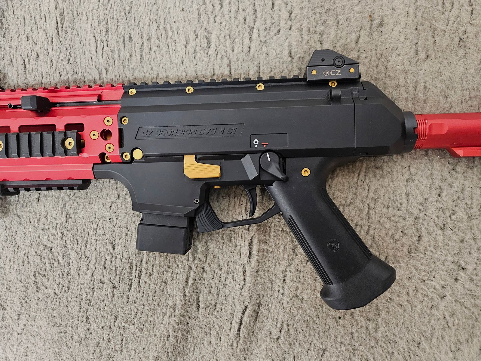 CZ Scorpion Evo3 S1 SL-Büchse rot oder schwarz