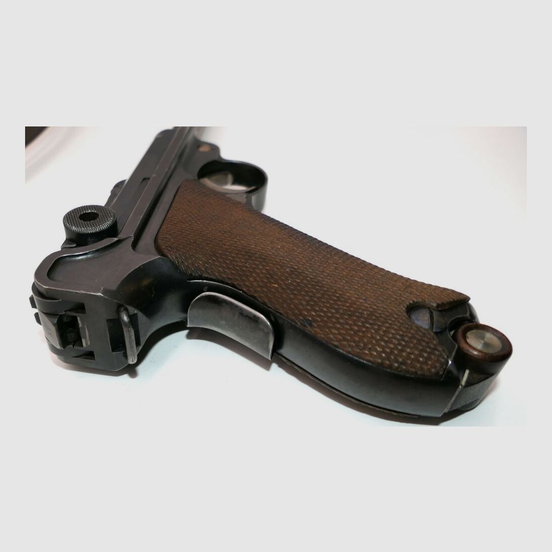 Fabryka broni w Bernie Szwajcarski pistolet ordynansowy Mod.1906/29 w kalibrze 7,65 mm