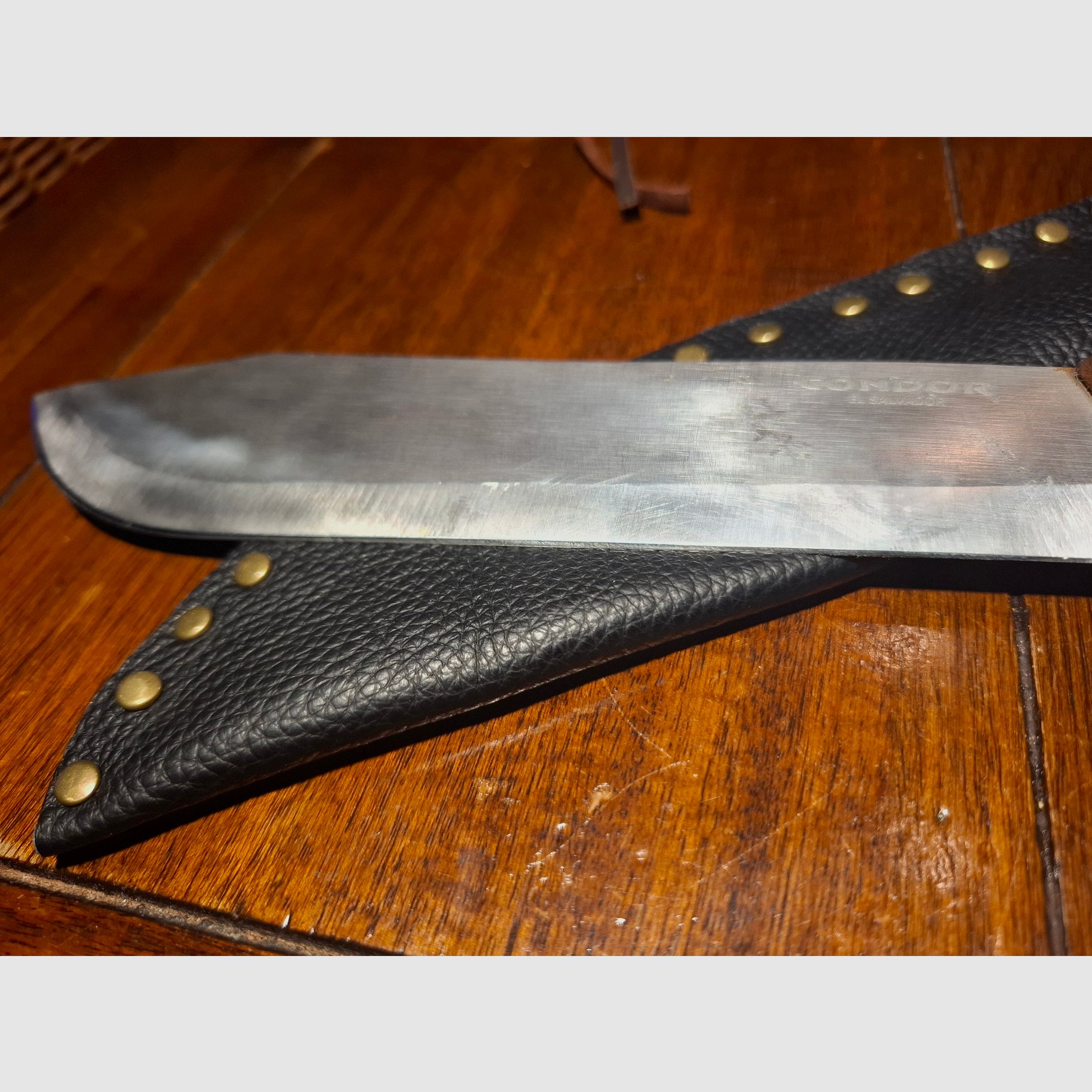 CONDOR ASADO MESSER aus El Salvador