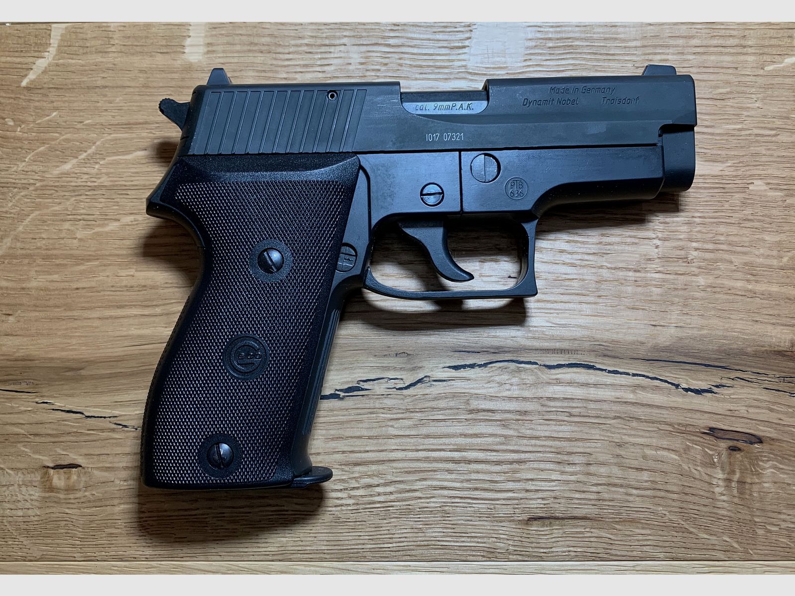 Geco Mod. 225 signal pistol 9mm P.A.K. by Dynamit Nobel (Sig Sauer replica)