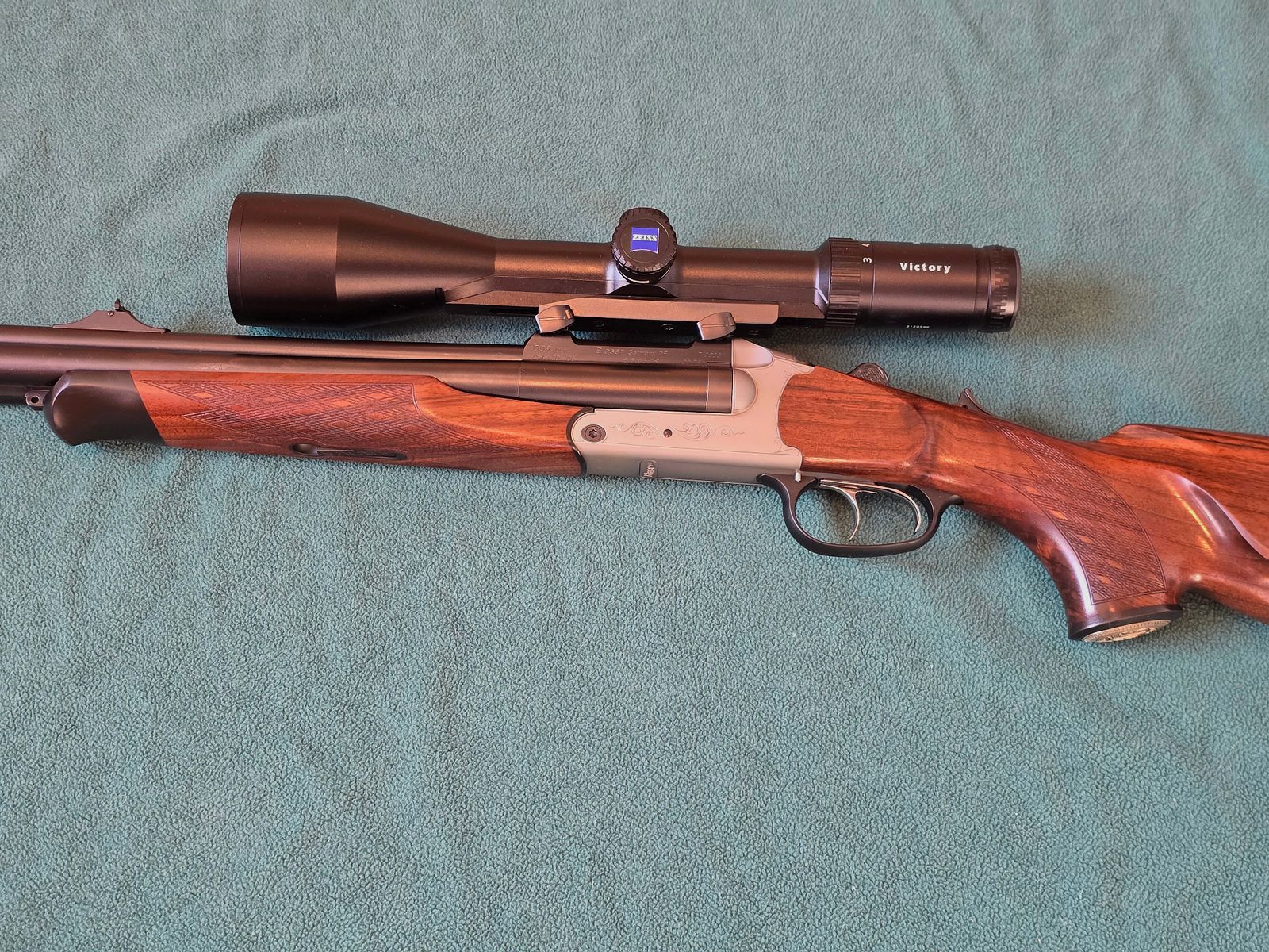 Blaser D99 Duo mit Blaser Sattelmontage und Zeiss Varipoint 3-12 ×56 Leuchtabsehen