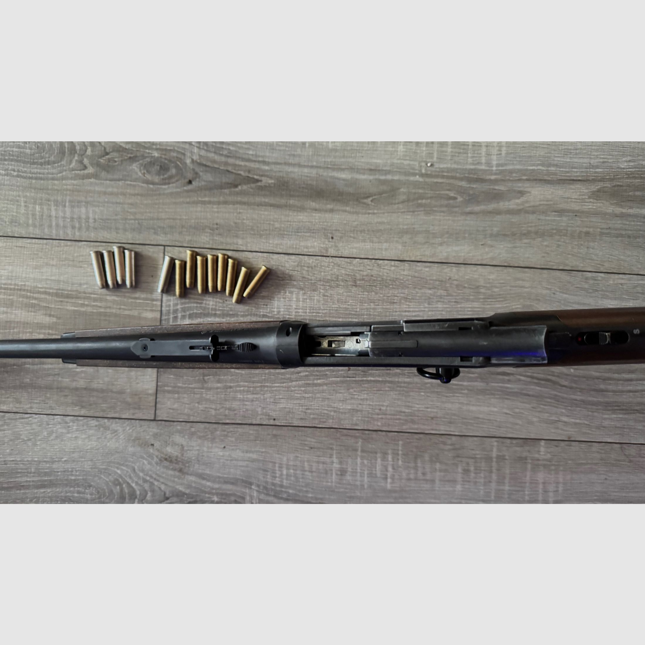 Umarex Legends Cowboy Rifle 4,5 mm bois véritable – État impeccable, fraîchement nettoyé, énorme ensemble incluant des douilles, des Hornets et des fléchettes (VB)