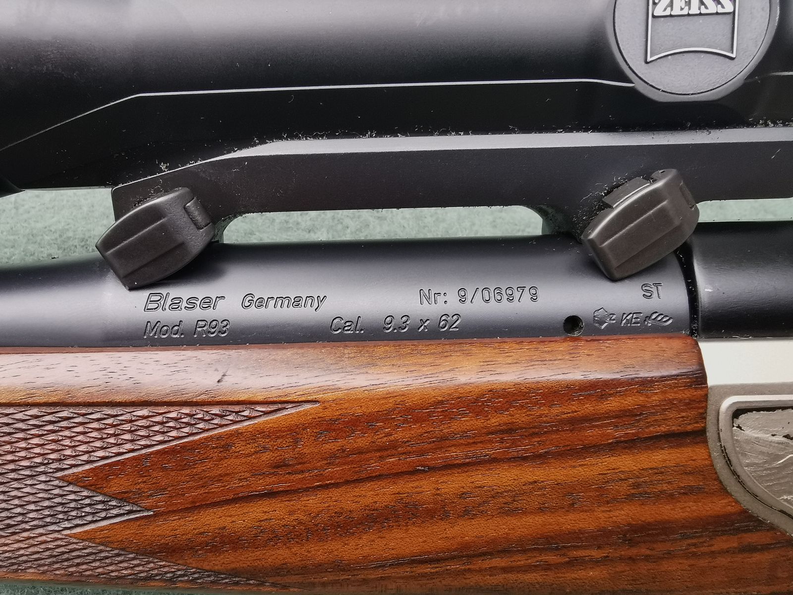 Repetierbüchse Blaser R93 mit Zeiss Diavari