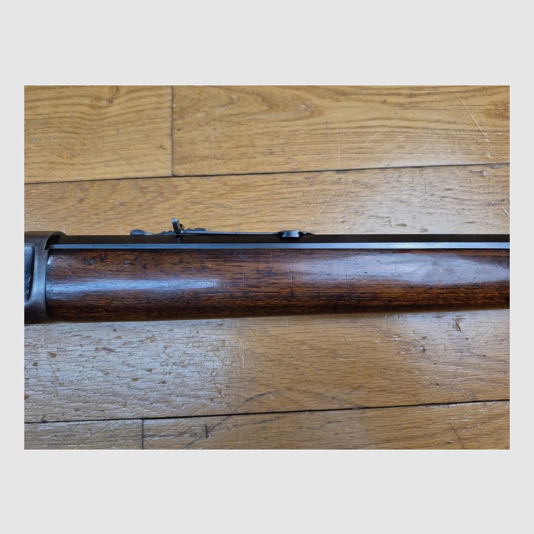 Très belle Winchester Model 1894 – Version rifle à canon octogonal (!) – Fabrication Winchester New Haven de 1919 – Bois au top – Canon superbe – Mécanisme intraitable – Splendide dioptre Lyman N° 2 d&rsquo;époque – Très beaux marquages sur beau bronzage – Superbe objet de collection ! – TBE ++, image 7 sur 33