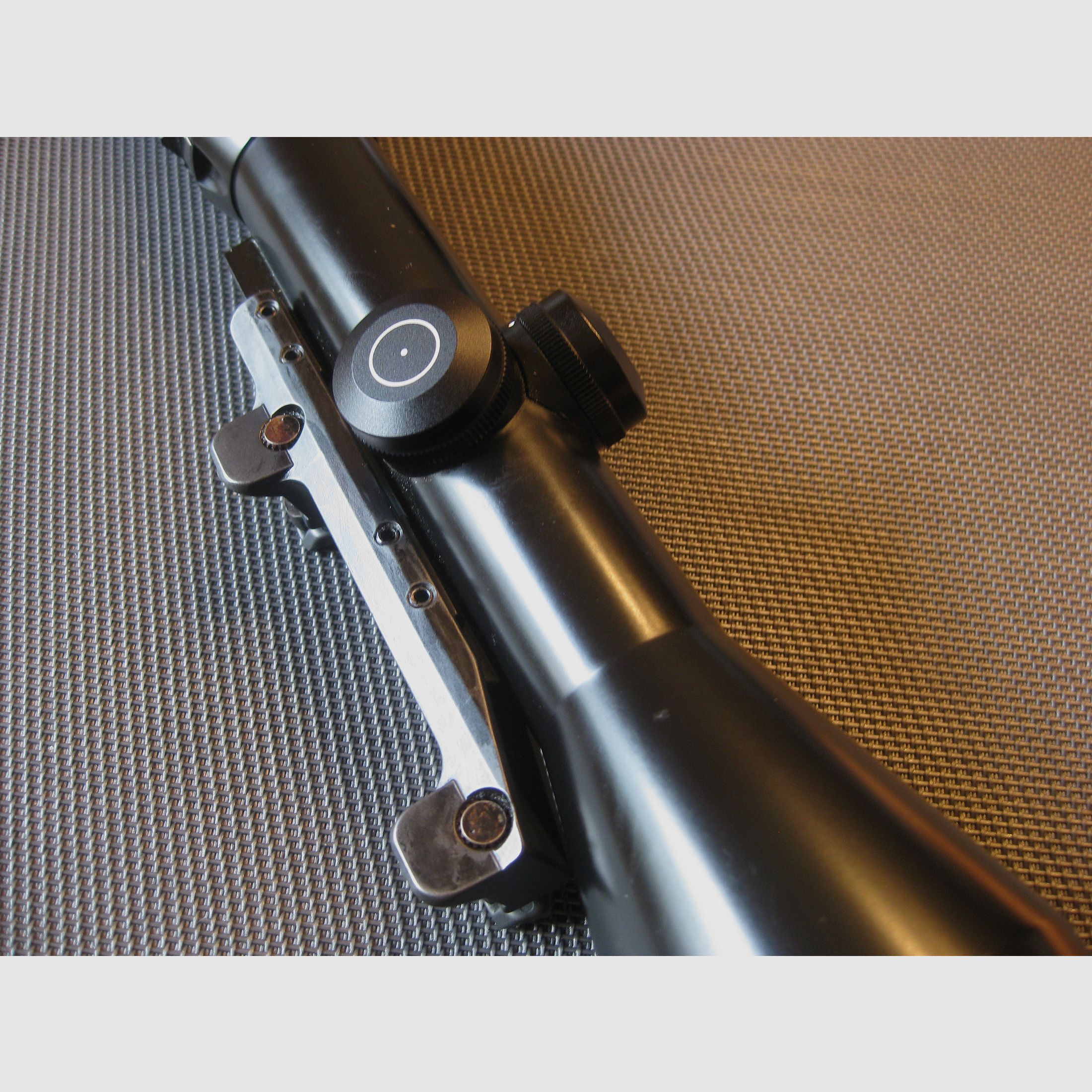 Gebrauchter KLASSIKER. Das Schmidt&Bender 3-12x50 mit Absehen-1 (ähnlich ZEISS-Diavari Absehen) inkl. älterer Blaser-Sattelmontage! Kein Swarovski-LEICA-Kahles-Nickel