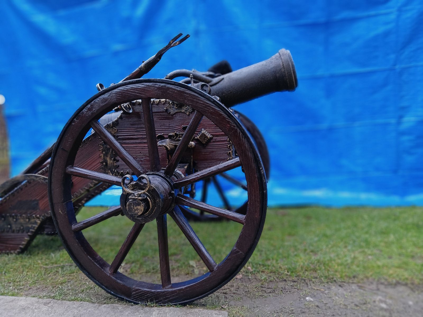 SPRZĘT, KANONY Sprzedaż armat ogrodowych do wystrzeliwania fajerwerków