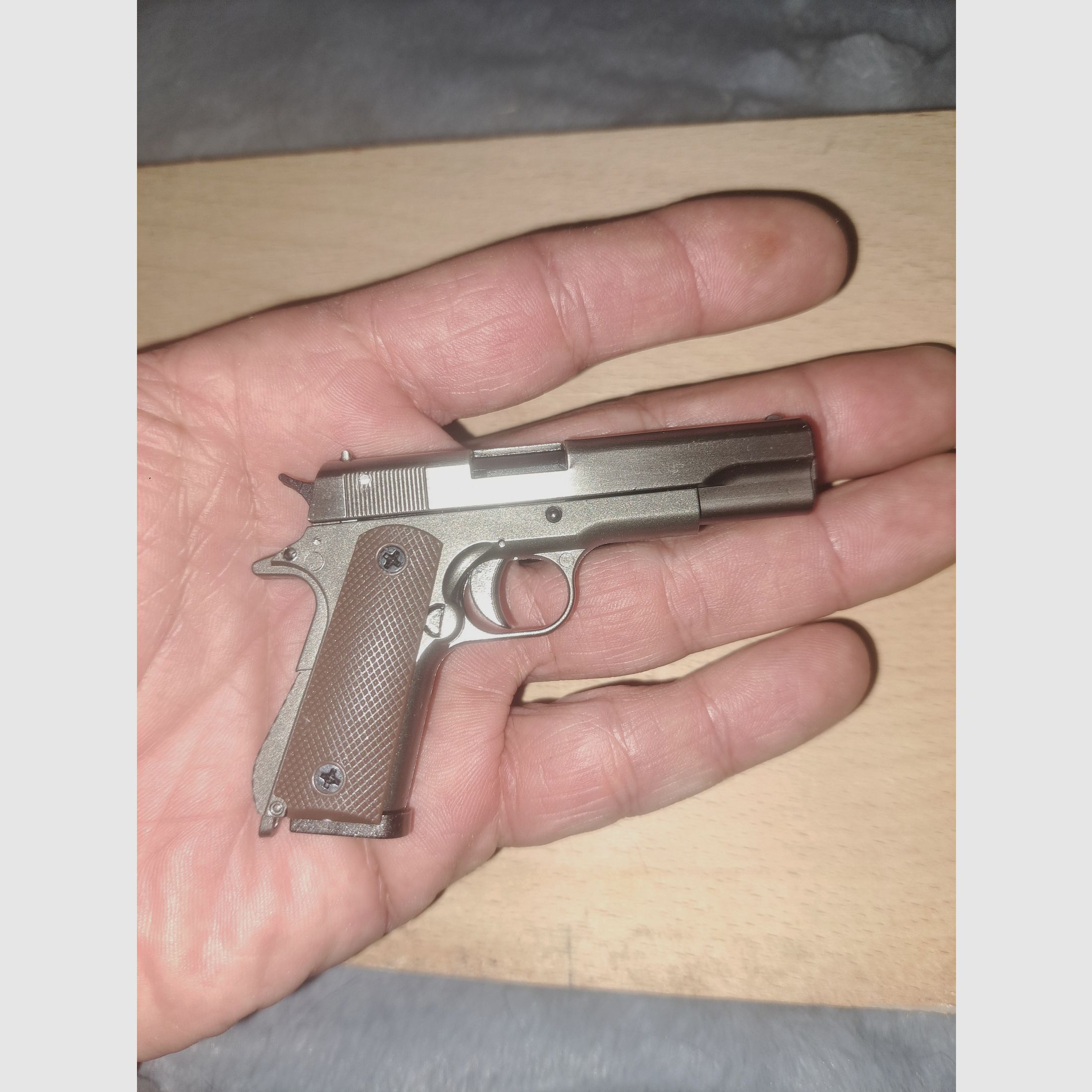 Schlüsselanhänger 1:3 Modell "Colt Government 1911"