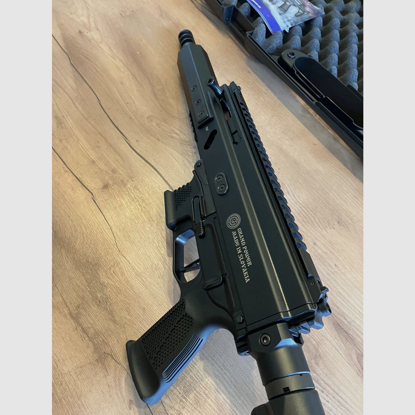 Grand Power Stribog RSR mit höhen- und seitenverstellbaren AR15 Schaft 9mmLuger