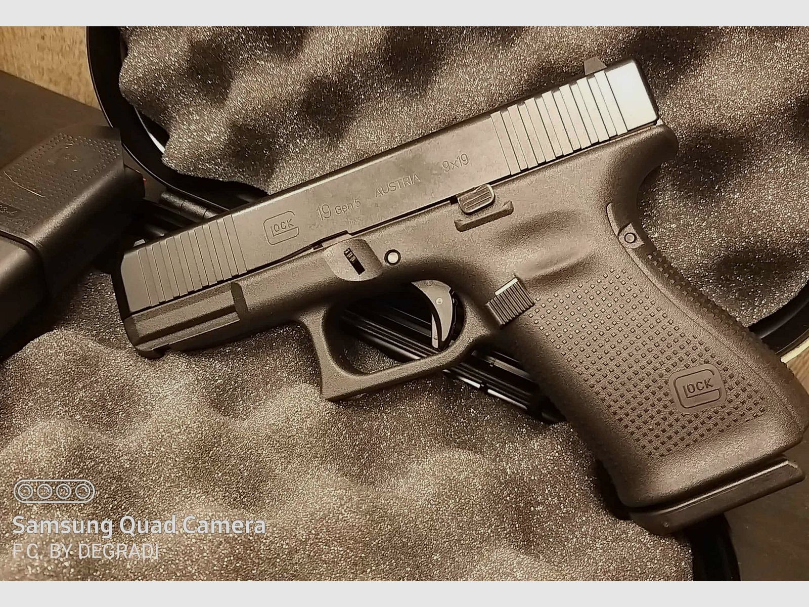 GLOCK 19 GEN 5 Calibro 9X19, immagine 2 di 3