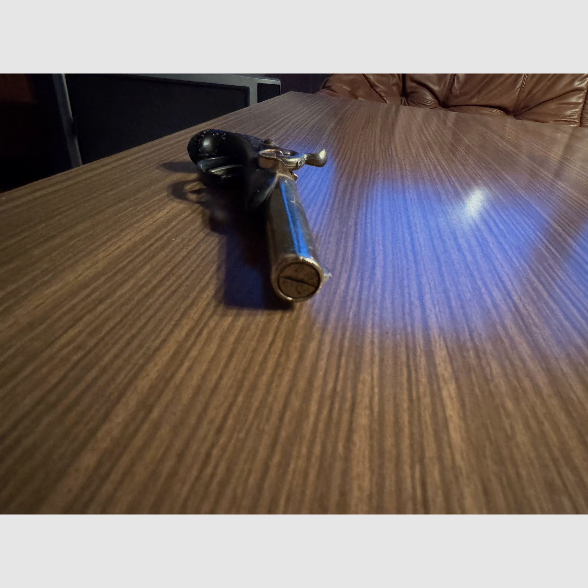 Antyczny pistolet kapiszonowy / Pistolet kapiszonowy