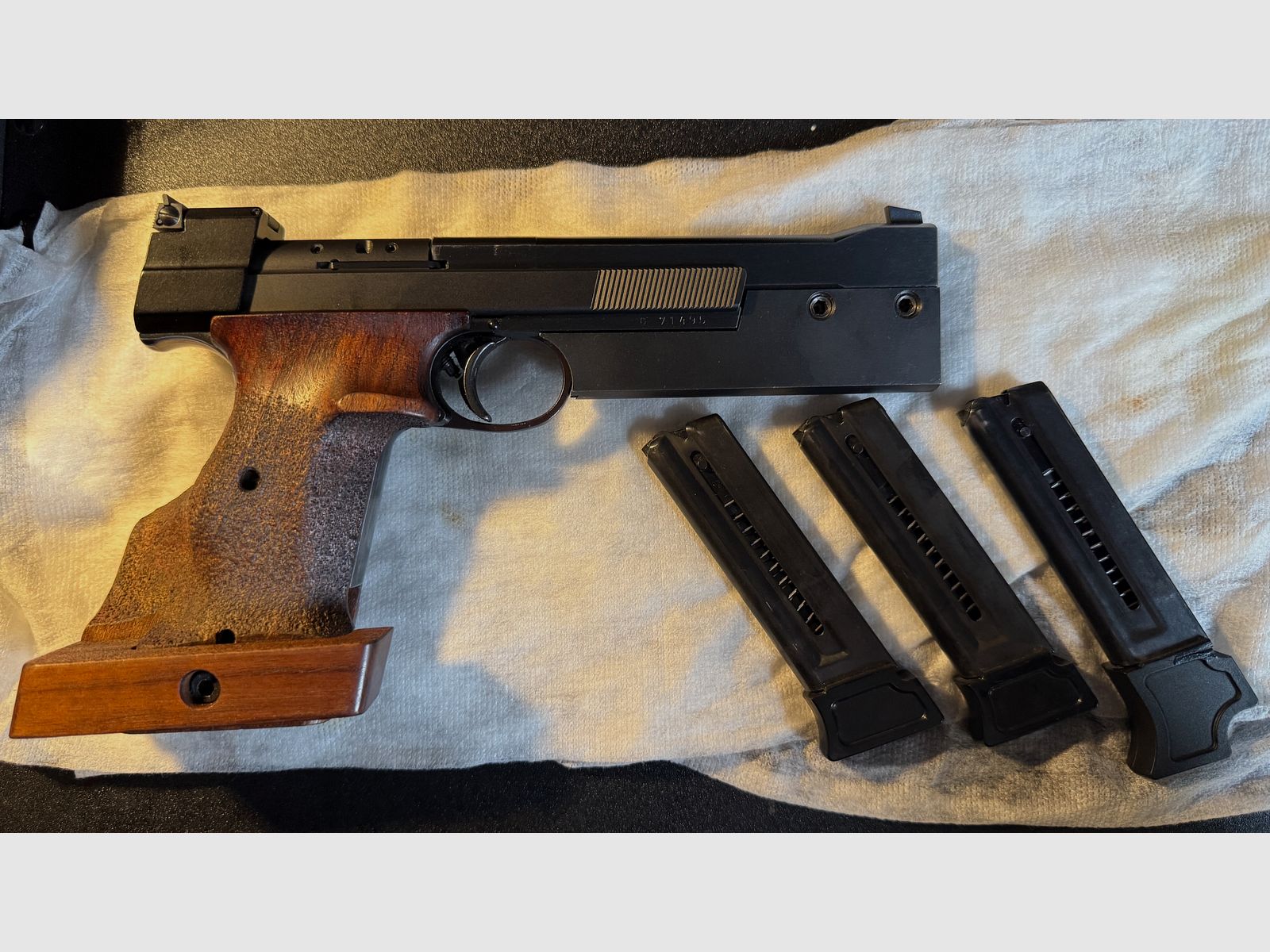 Sport pistol Hämmerli 215 22 lr with 3 magazines