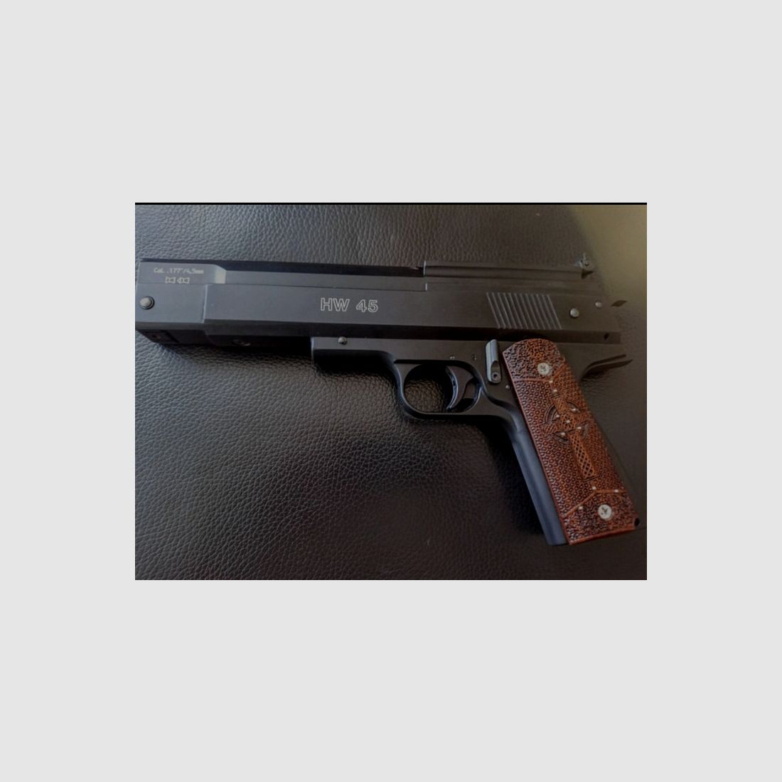 Pistolet en argent Weihrauch HW45 (calibre 4,5 mm également connu sous le nom de .177), d'occasion, inspiré du fusil en argent de Winnetou, liquidation de collection