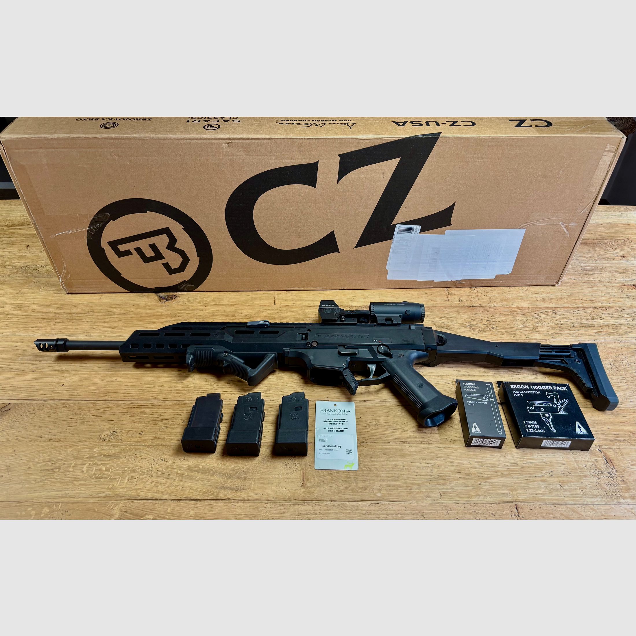 Selbstladebüchse CZ Scorpion Evo 3 S1 Carbine Sportabzug, Schubschaft klappbar,  Kompensator – Kaliber 9 mm Luger inkl. Red Dot u 5fach Magnifier