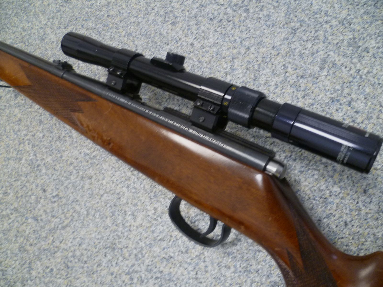 Repetierbüchse Anschütz Modell 1416 .22lr.