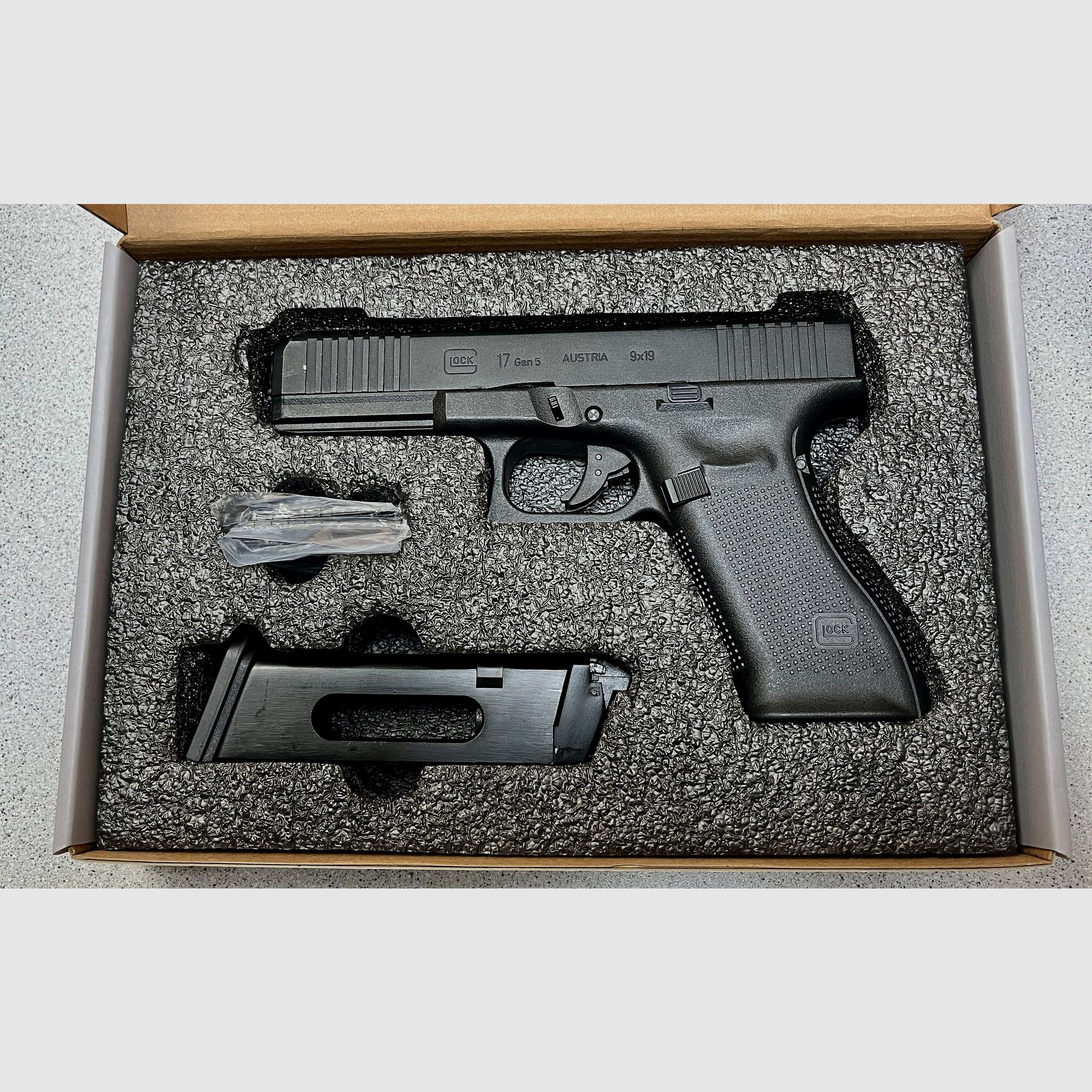 Glock 17 Gen5 MOS (with adapter plates) GBB CO2 Airsoft 6mm, UMAREX, model 2.6551, <1.0 Joule