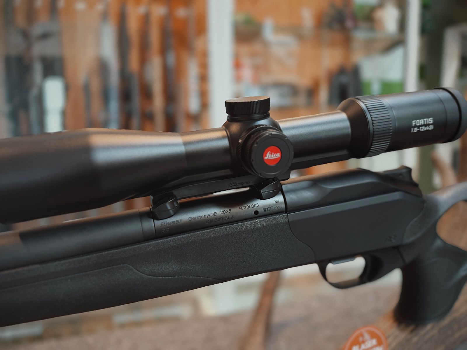 R8 Ultimate Silence .300BLACKOUT Black Edition incl. Leica Fortis 1.8-12X42 and saddle mount