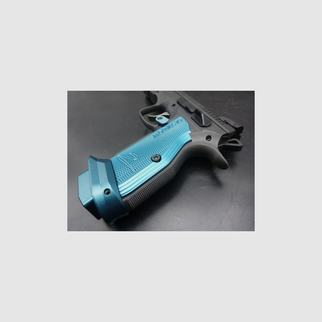 Pistola CZ Shadow 2 « COBALT BLUE » cal. 9×19, immagine 5 di 9