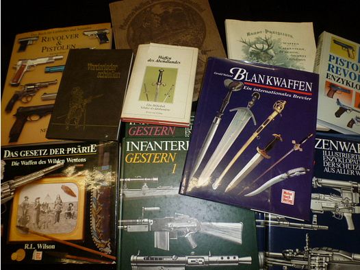 Libri --Armi -Ricarica --Armi bianche
