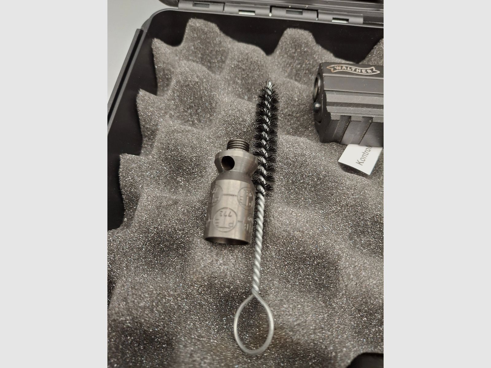 Biete eine Walther PK 380 PAK