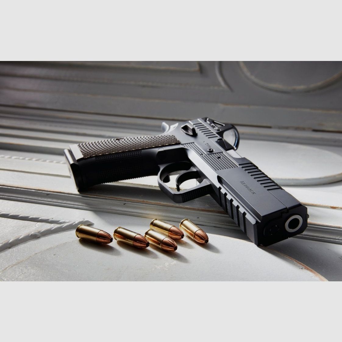 PHOENIX SwissMade Pistole Mod. Redback SHIELD -5' 9mmLuger