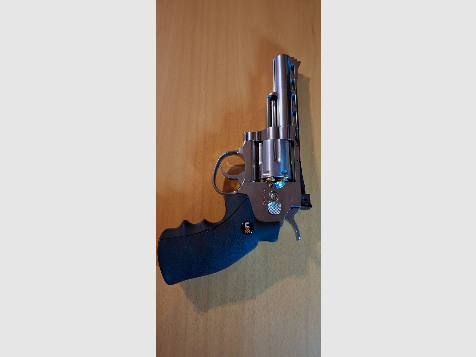Verkaufe Umarex UX 357-4,5mm BB CO2 Revolver. Zustand wie neu.