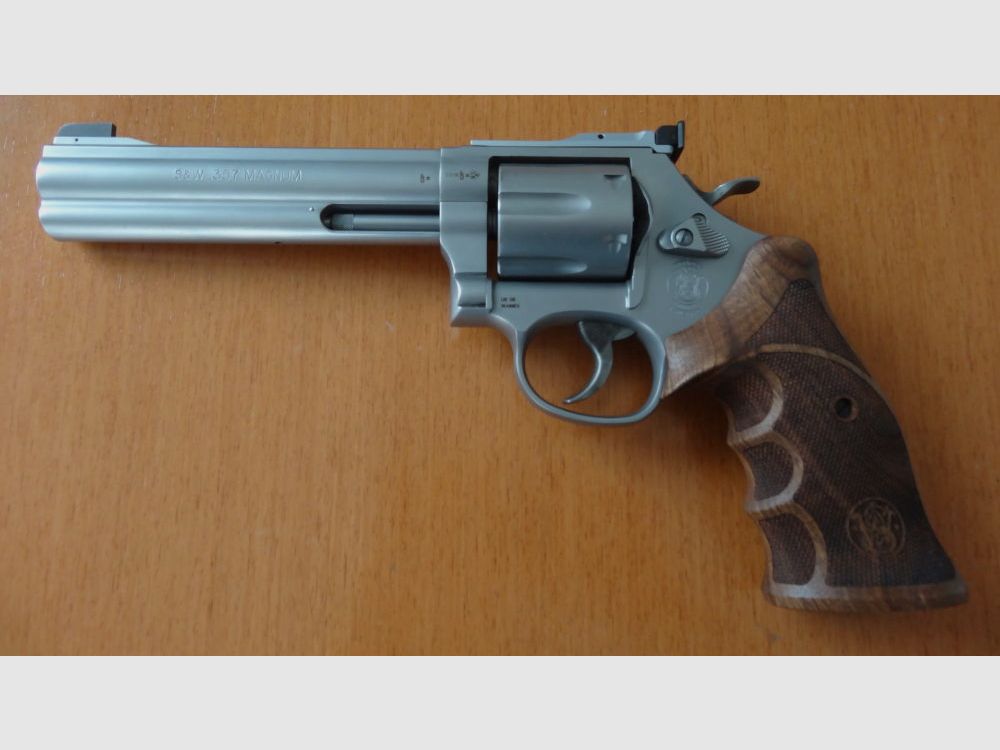 Smith & Wesson 686 Target Champion