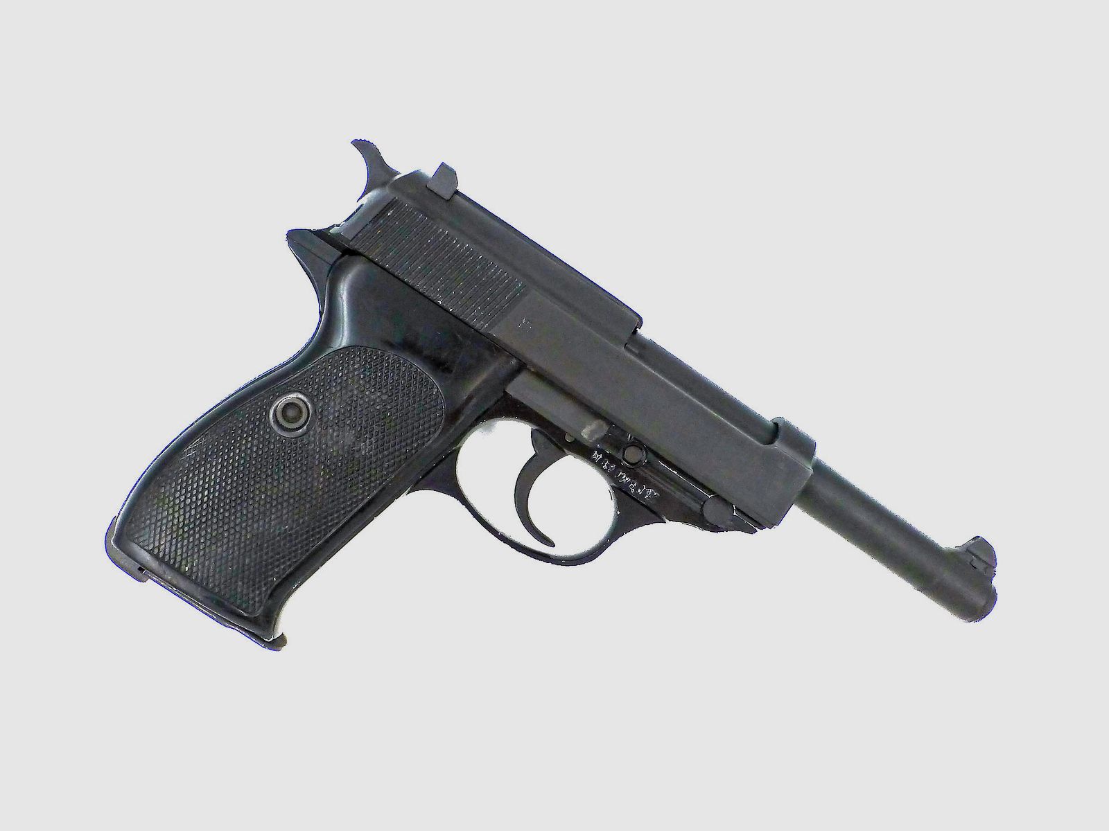Pistolet WALTHER P1, image 1 sur 2