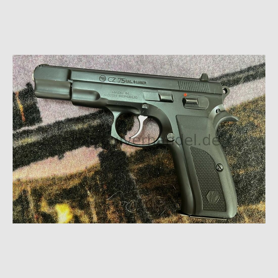 CZ 75 nowa, całkowicie stalowa pistolet z oryginalnymi gumowymi okładzinami 9mm Luger