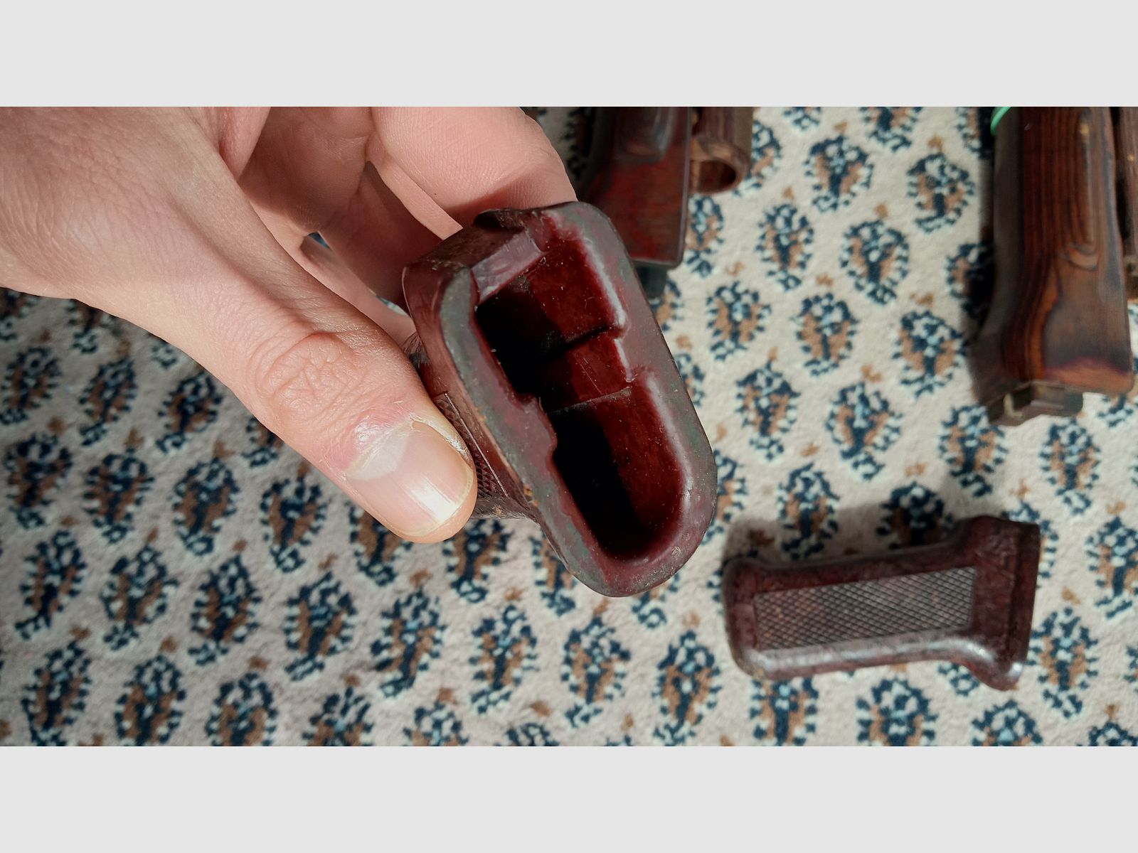 2 Sets Original Anbauteile inkl. Holz Laminat Handschutz und Bakelit Griff / AKM und AK74 