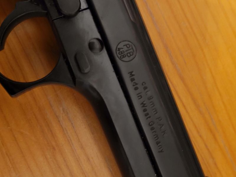 Reck Miami 92F PTB 488 pistola a salve nel calibro 9 mm P.A.K. (PTB 488) inclusa la valigetta Reck