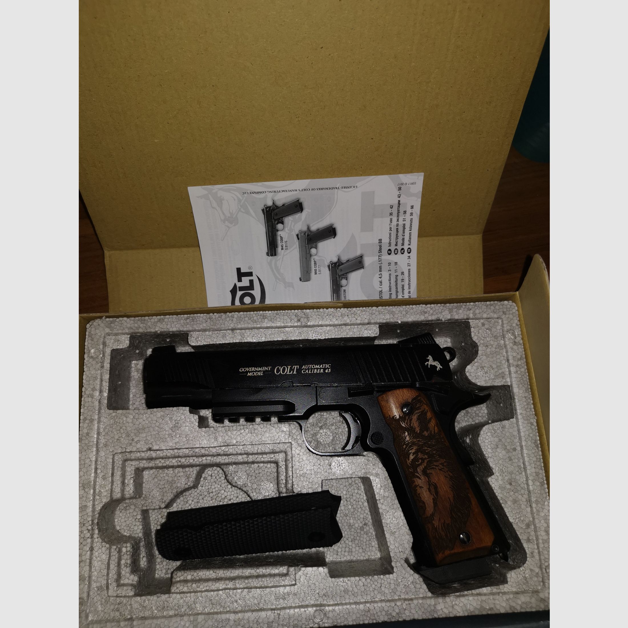 Colt Government M45 mit handgefertigtem Holzgriff Co2 4,5mm Blow Back
