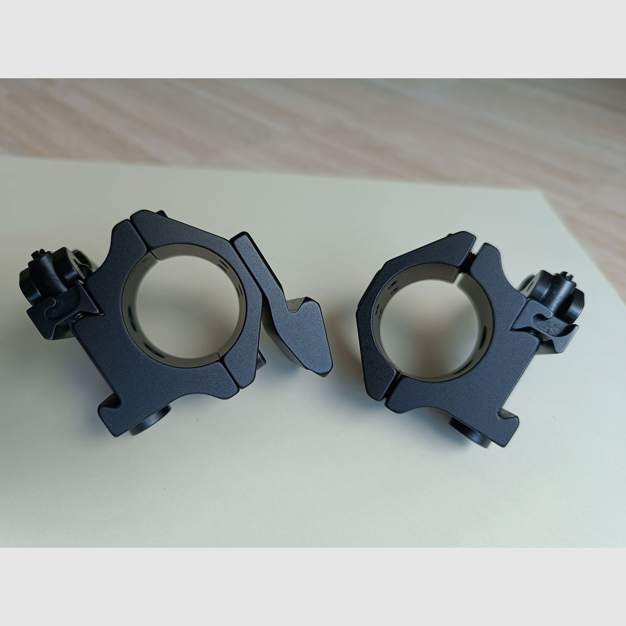 Montaż pierścieniowy celownika Era Tac z dźwignią zaciskową Picatinny 30 mm T1003-0010