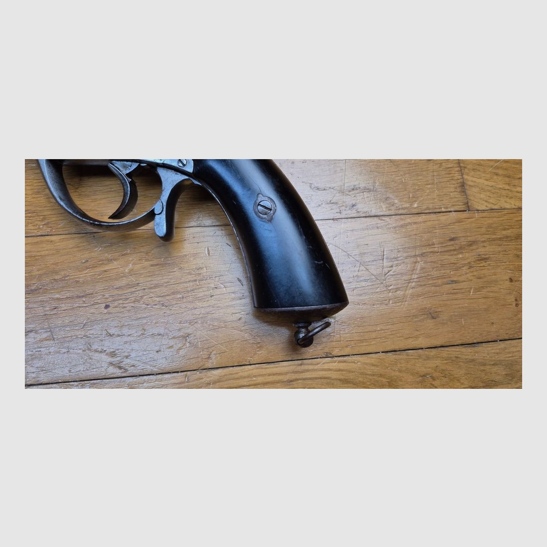 Rare Revolver à système Galand – Cal 12 mm – 6 coups – Du quasi réglementaire du conflit de 1870/1871 – Ingénieux système d&rsquo;extraction collective des étuis – Poinçon « CFG » – Très belle pièce à nettoyer et qui fera honneur à une collection – BE+ / TBE, image 18 sur 29