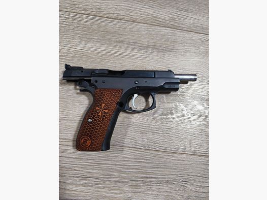 Verkaufe eine CZ 75 b Luger