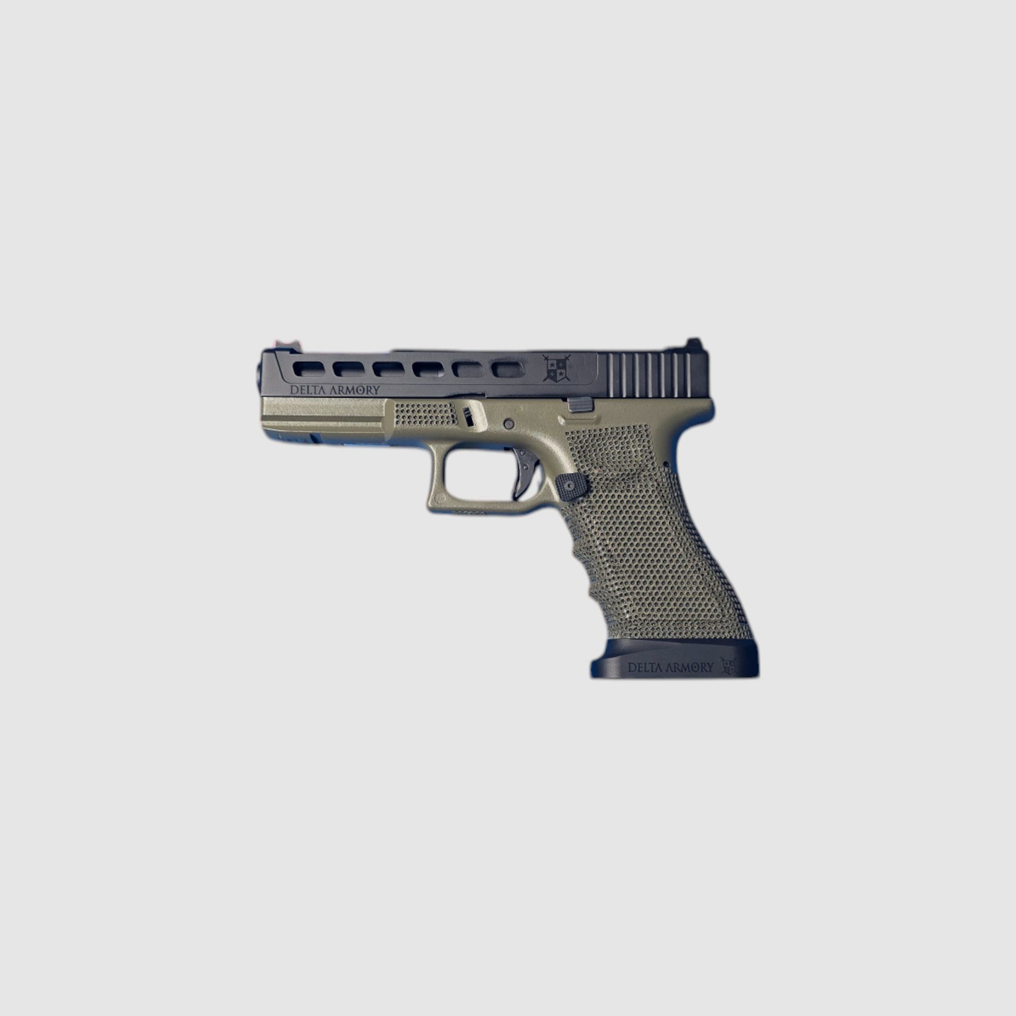 P06 GBB Airsoft Pistole mit Grip Stippling in Oliv | Delta Armory