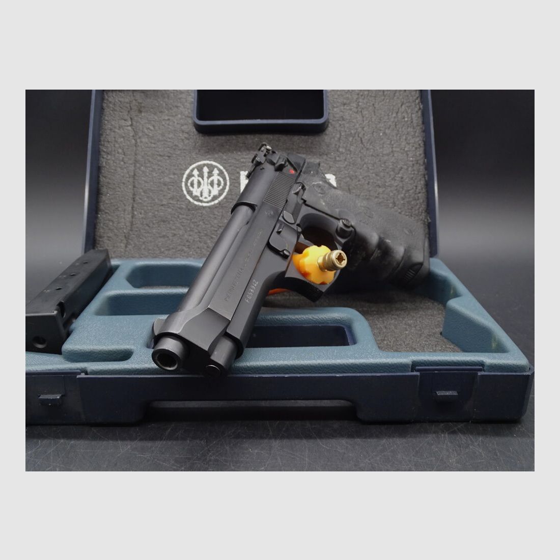 Beretta 92 FS Kaliber 9mm Luger mit LPA Visierung 92 F, Bild 2 von 3
