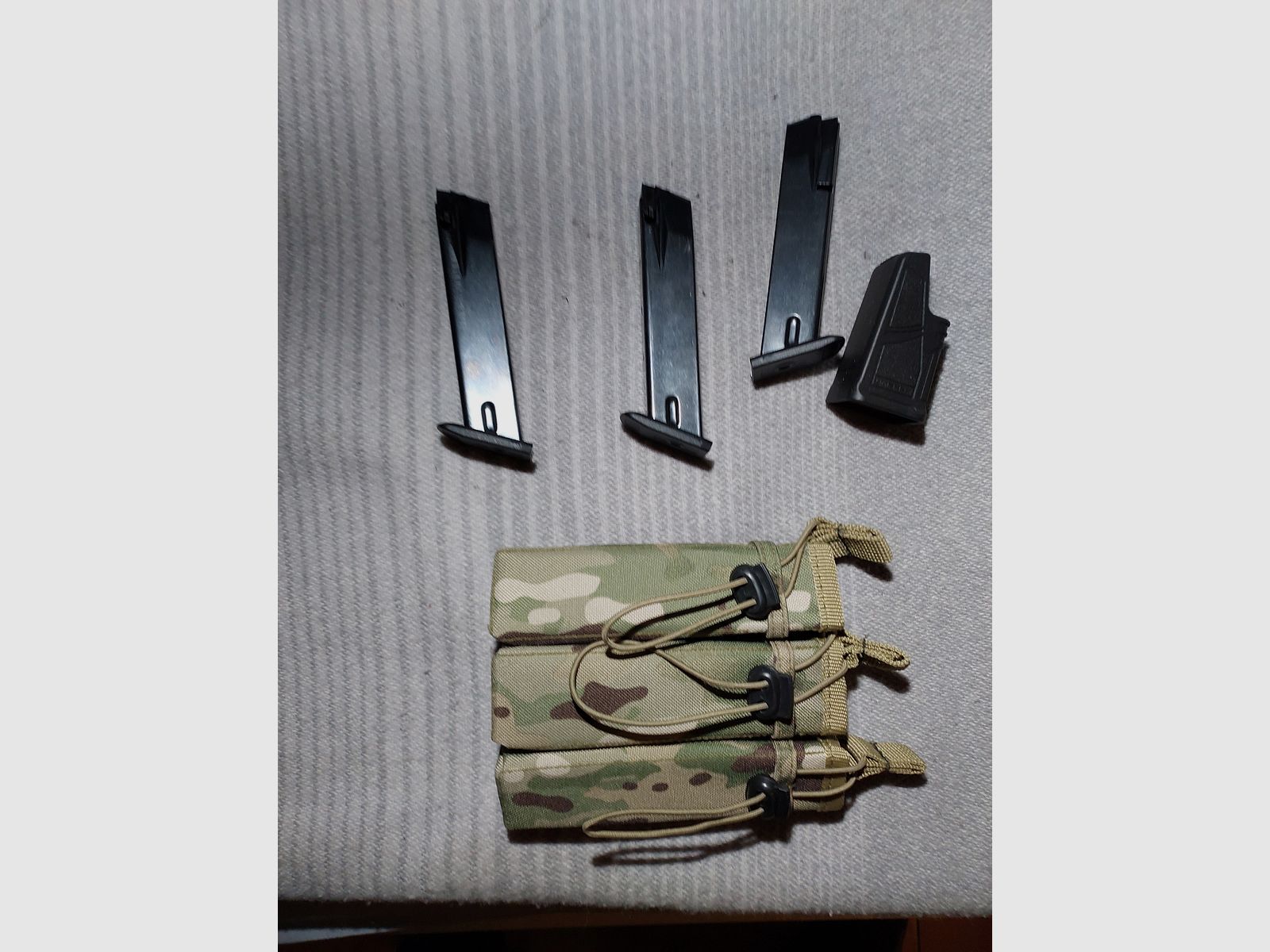 3 Magazine Zoraki 917 9mm P.A.K. in Camo Molle Holster PLUS Ladehilfe