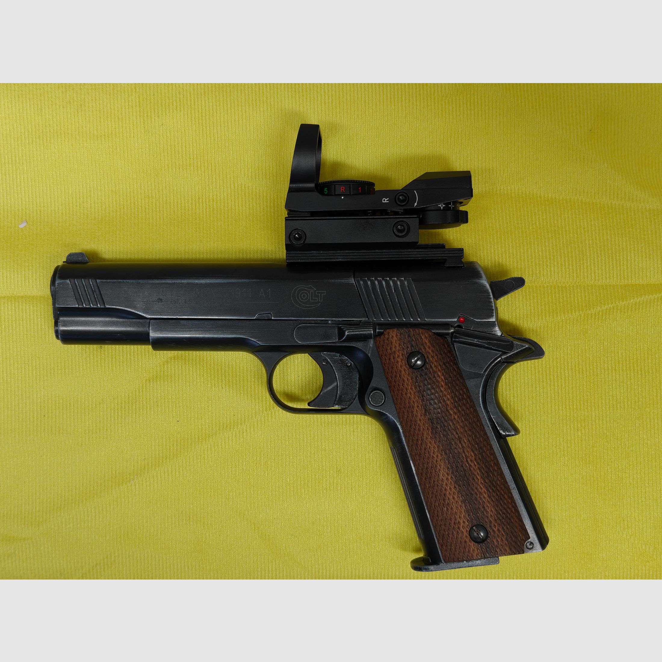 CO2 Colt Government 1911 A1 cal. 4,5mm / .177 Umarex, immagine 2 di 6