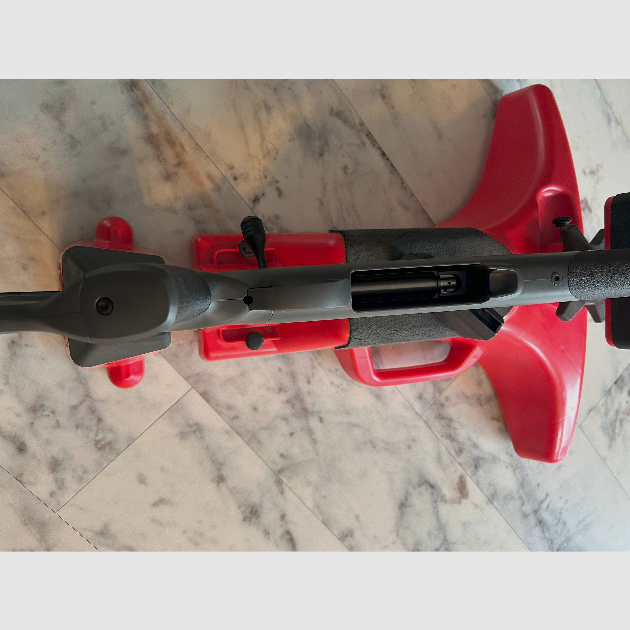  Repetierbüchse Sako S2o Hunter 30-06 Kurz mit Lochschaft und Schalldämpfer