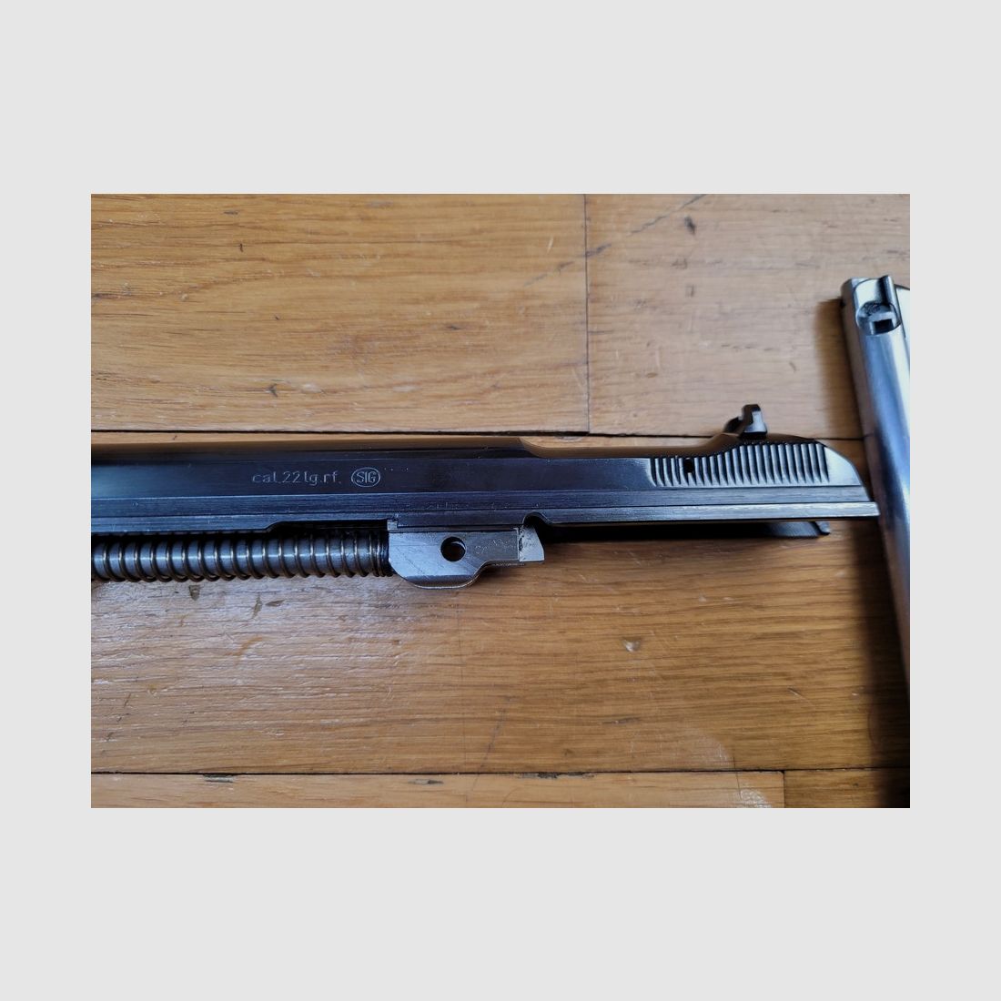 Wunderschöne Umrüstung für SIG P210 – Kaliber 22LR – Mit seinem speziellen Magazin 1. Art – Geeignet für SIG mit 120mm Lauf wie P 210-2, 3, 4, 6… – komplett und im neuwertigen Zustand – Sehr selten!, Bild 2 von 14