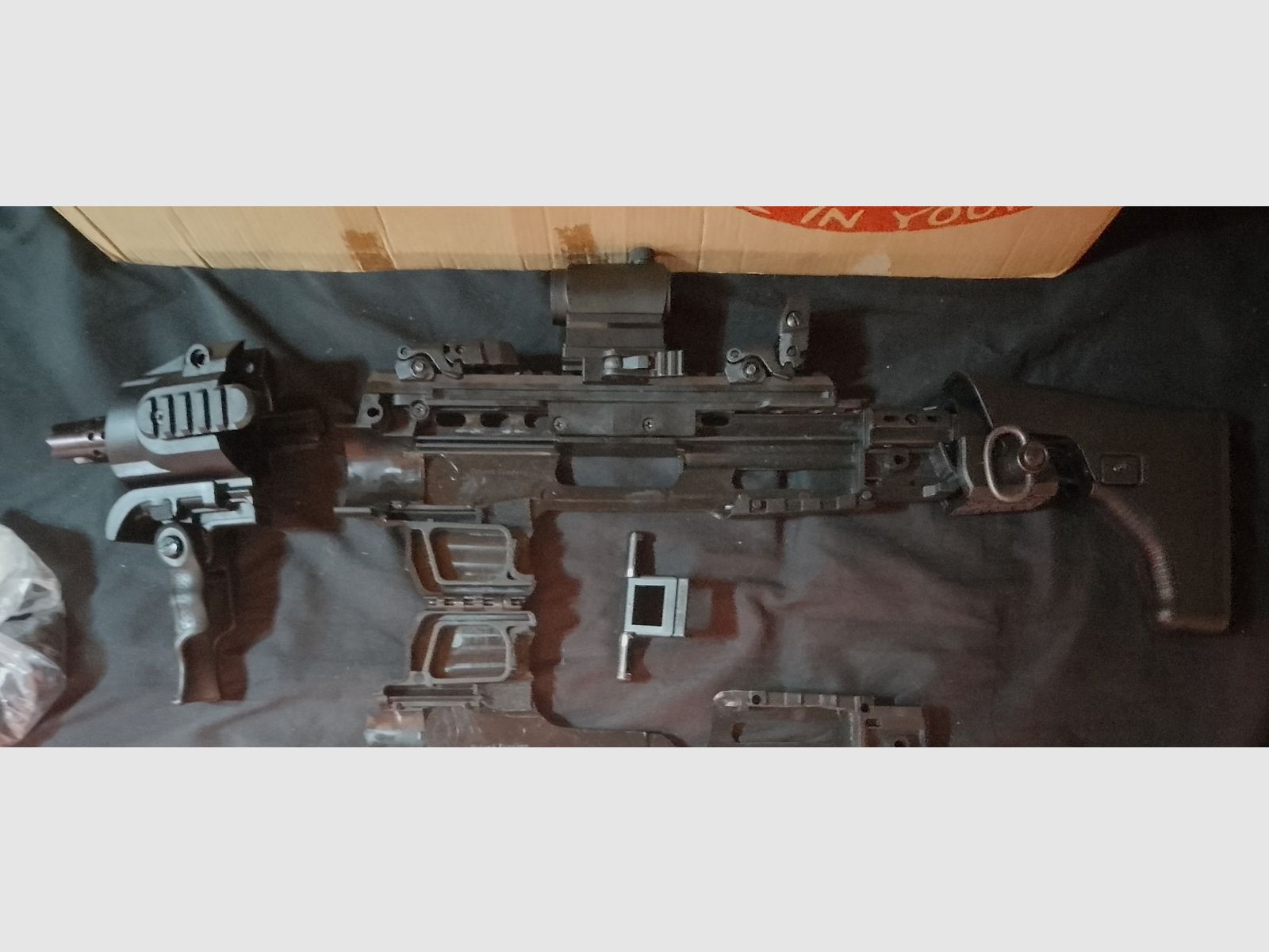 RAM Cal .43 Combat (Glock) + 4 Magazine + Aps Caribe Action Conversion Kit T1-Socom Visier und Zubehör Co2 Fastballs + Paintballs