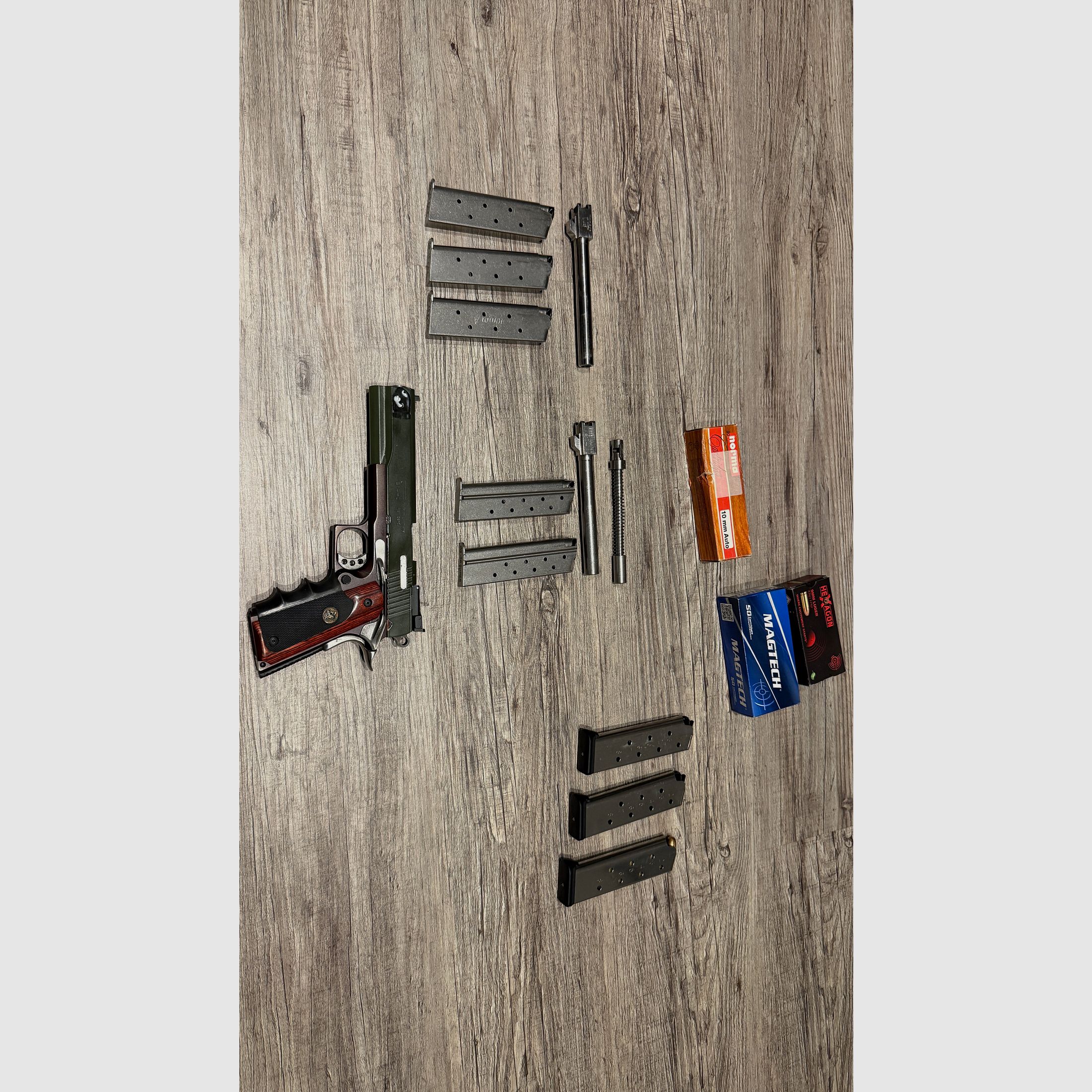 1911 Peters Stahl .45 ACP, 10mm en 9mm Luger Pachmeyr grip