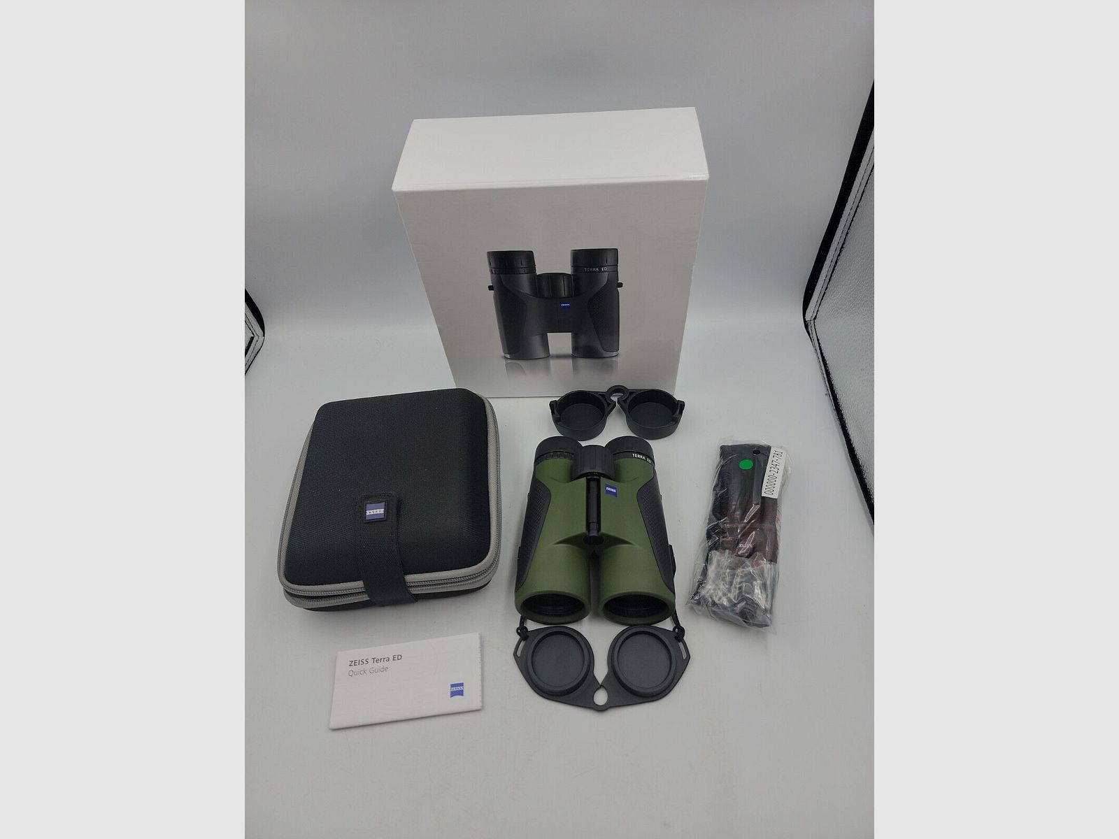 ZEISS Terra ED 10x 42mm Outdoor Binoculars, Green