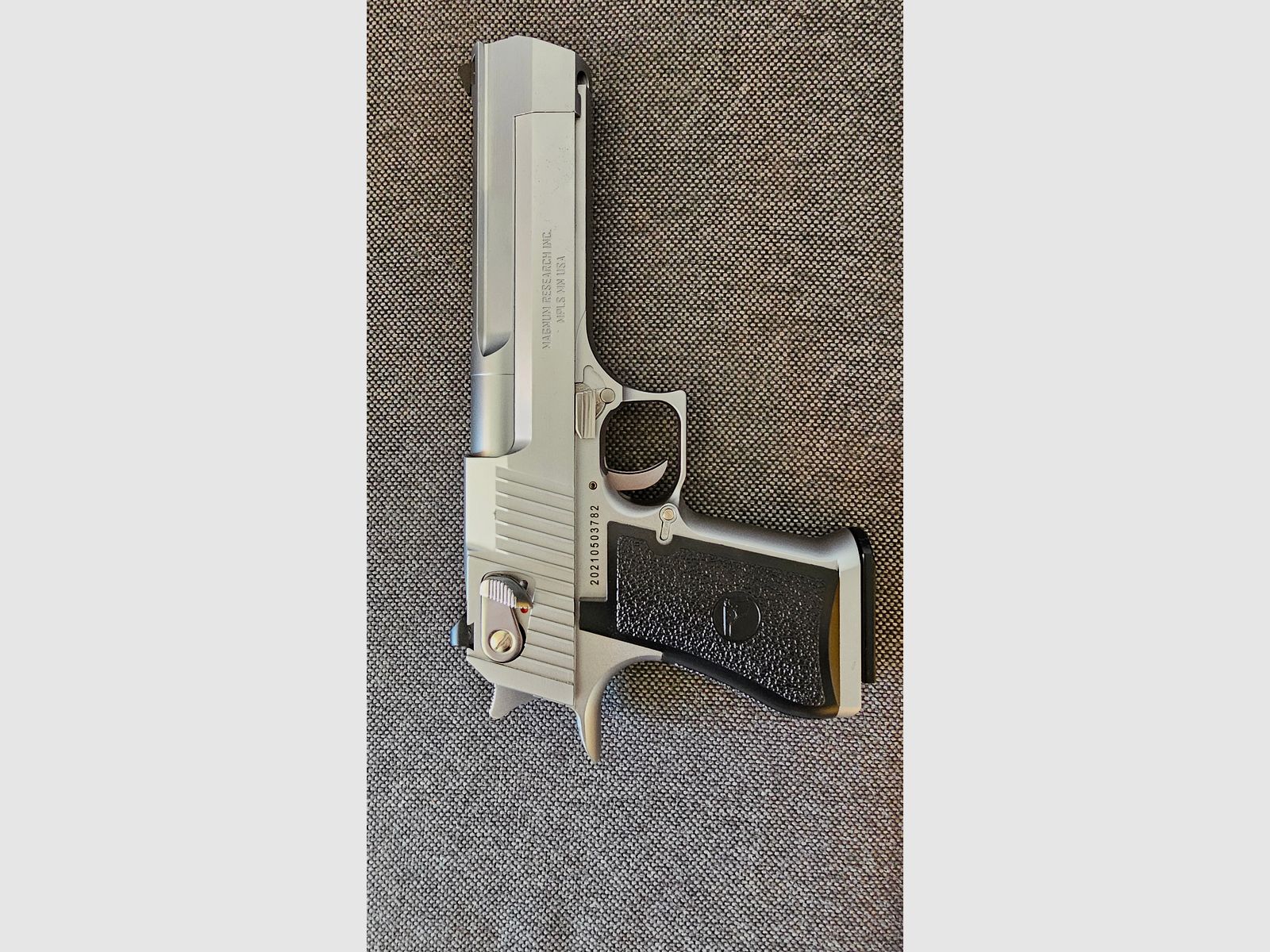 DESERT EAGLE .50AE GBB, SILVER  MAGNUM RESEARCH CYBERGUN